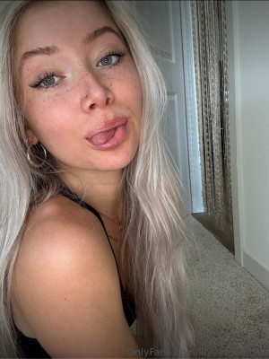 lilyyymonroee Lily Monroe Nude Leaks OnlyFans Photos #2