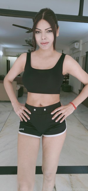 Sherlyn Chopra Nude Leaks OnlyFans Photos #4