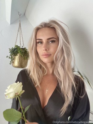 Sebine Bogaards sebinebogaards Nude Leaks OnlyFans Photos #5